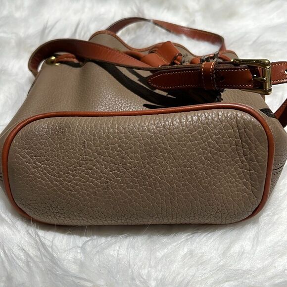 Dooney & Bourke Pebble Grain Drawstring Bucket Bag Crossbody Fisherman Core B89 - Picture 9 of 10